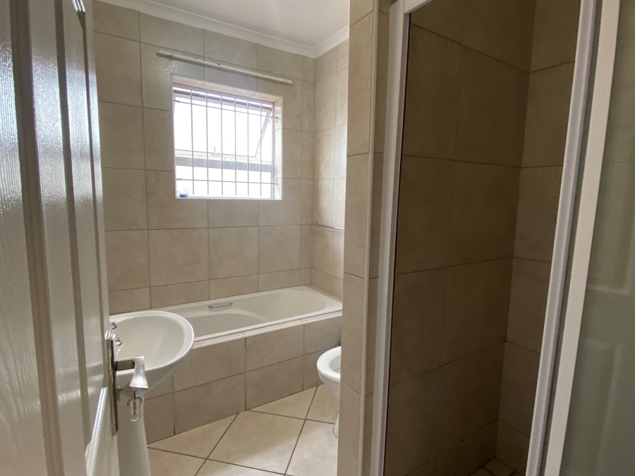 To Let 3 Bedroom Property for Rent in Brandwood Western Cape